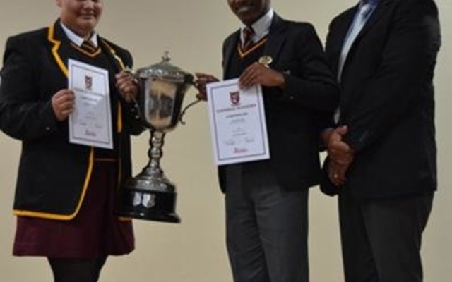 Prinsipaal trofee, Caren Kleyn, Simphiwe Yana en mnr Loriston